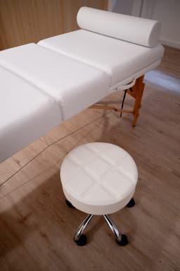 Behandlungsraum Nr. 2 — Geräumig mit Waschbecken