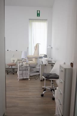 Behandlungsraum Nr. 1 — Privat