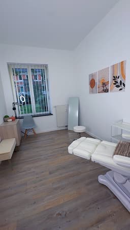 Behandlungsraum Nr. 1 — Privat