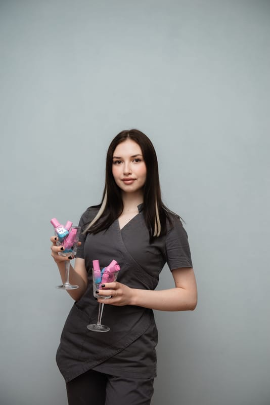 Anna - Nageldesignerin